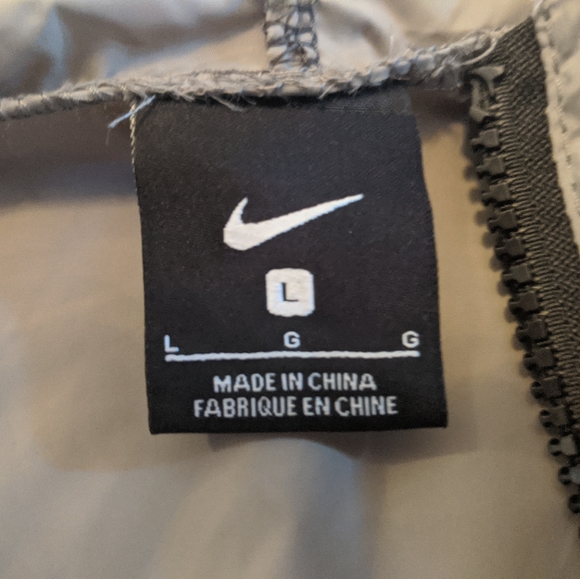 Women's Nike Windbreaker Jacket - Picture 3 of 4